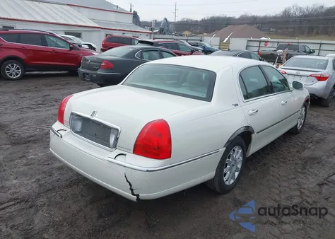 2006 Lincoln Town Car Signature Limited from USA, damaged, VIN 1LNHM82V56Y634358